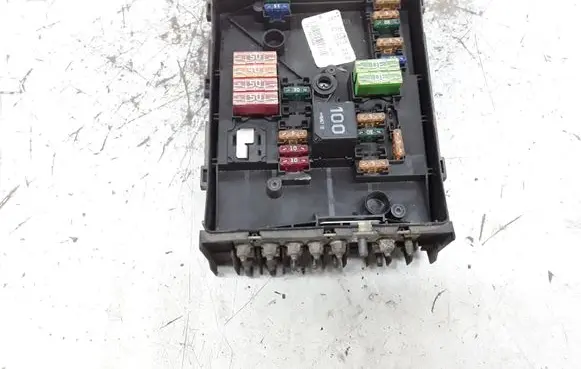 Volkswagen Golf V Fuse module 1K0937125A