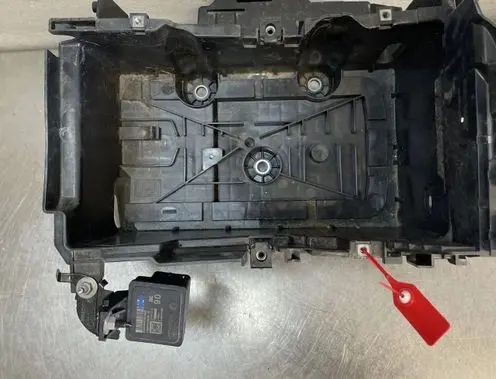 Renault Trafic III (X82) Battery box tray 