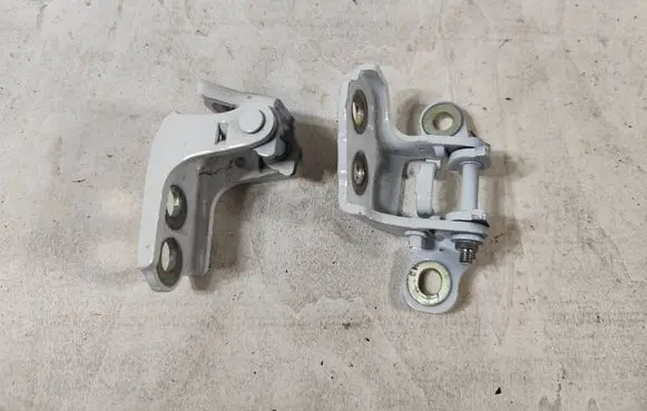 Renault Captur II Rear door upper hinge 1122003