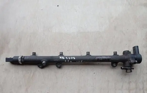 Mercedes-Benz C W203 Fuel main line pipe a6110780149