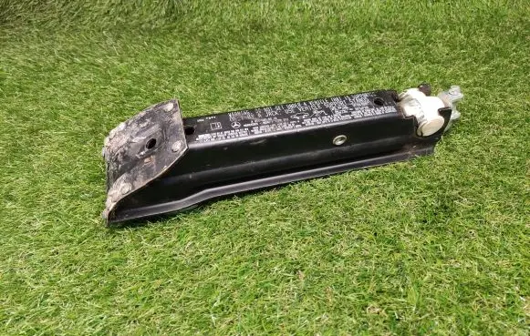 Mercedes-Benz CLS C219 Lift Jack A2115830215