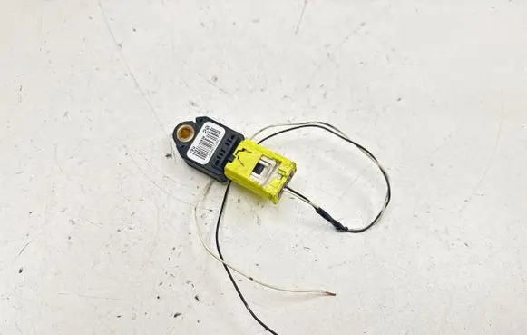 Toyota Avensis T270 Airbag deployment crash/impact sensor 8983105030 2840132067