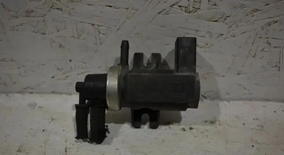 Audi A3 S3 8L Turbo solenoid valve 1J0906627