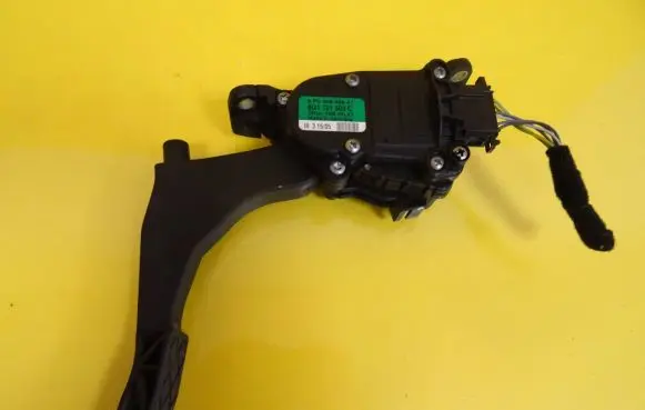 Skoda Fabia Mk1 (6Y) Accelerator throttle pedal 6Q1721503C