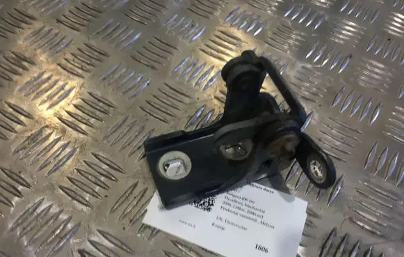 Opel Insignia A Front door upper hinge A046574