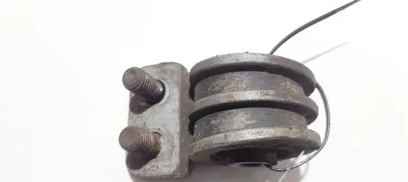 Engine mount bracket