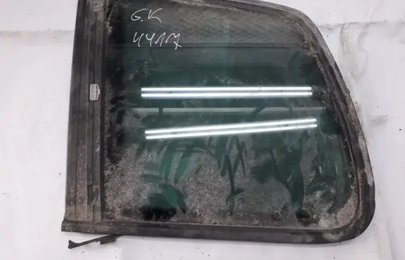 Volkswagen Touran I Rear side window