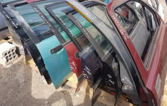 Mitsubishi Colt Front door