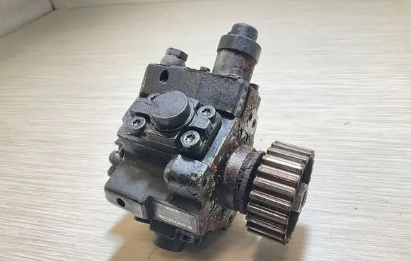 Audi A6 S6 C6 4F Fuel injection high pressure pump 0445010171 059130037S