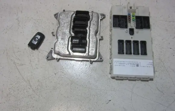BMW 3 GT F34 Engine control unit/module ECU 8639594
