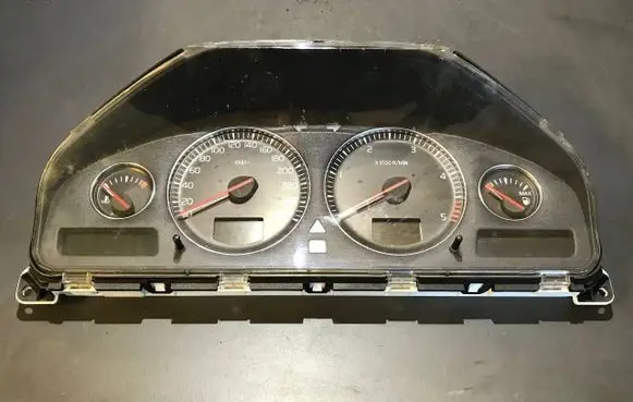 Volvo V70 Speedometer (instrument cluster) 30682277 69594220T 8602885