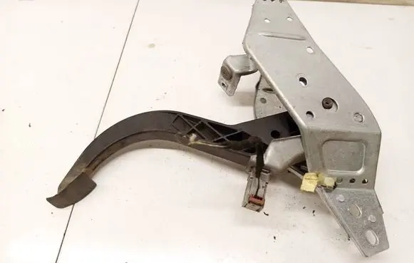 Opel Astra H Clutch pedal 28870