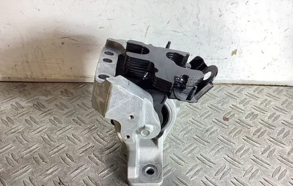 Engine mount bracket