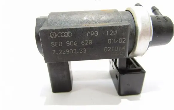 Volkswagen PASSAT B5.5 Vacuum valve 8E0906628