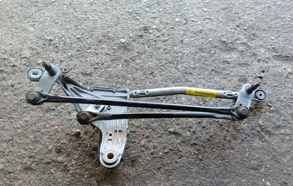 Maserati Levante Front wiper linkage and motor 670007561 05122016161139 91625919
