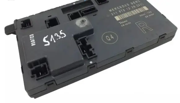 Mercedes-Benz E W211 Door control unit/module 2118701226