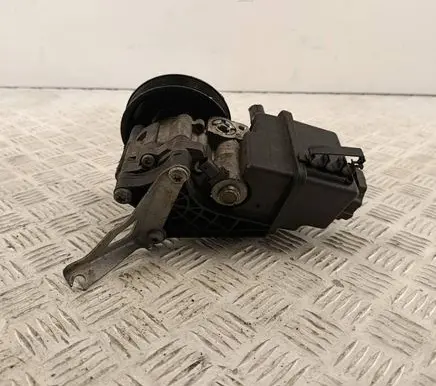 Mercedes-Benz C W204 Power steering pump A0064661501 7693900509