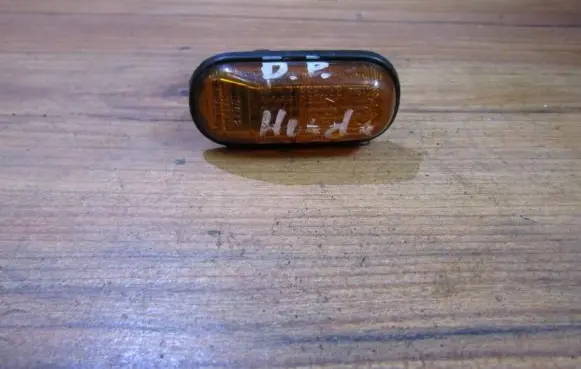 Front fender indicator light