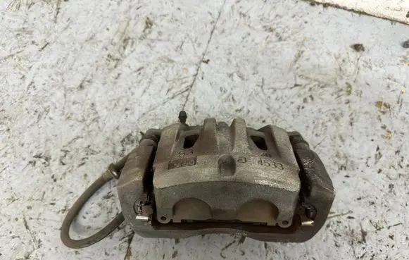 Toyota Camry VIII XV70 Front brake caliper