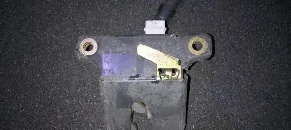 Audi A4 S4 B5 8D Tailgate/trunk/boot lock/catch/latch 8d5827505d