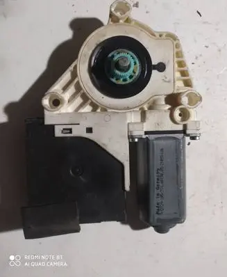 Volkswagen PASSAT B6 Front door window regulator motor 1K0959793N