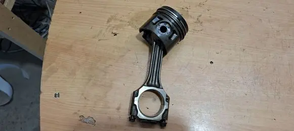 Volkswagen Transporter - Caravelle T4 Piston with connecting rod 028H