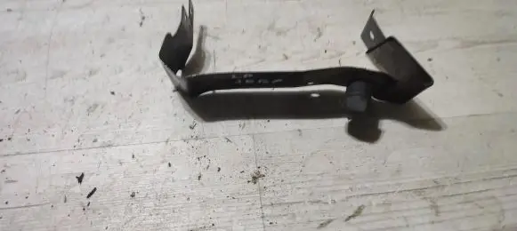 Jeep Cherokee Fender mounting bracket J5E2