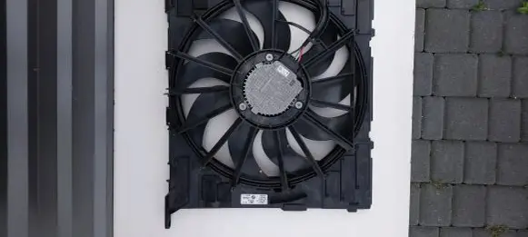BMW 5 G30 G31 Electric radiator cooling fan 8617088