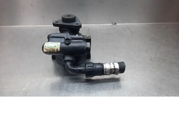 Alfa Romeo 147 Power steering pump 26103252-FK