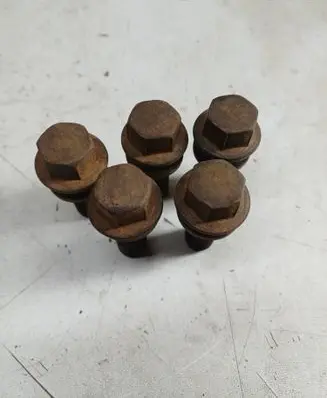 Volvo XC90 Nuts/bolts 