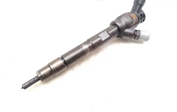 Jaguar XE Fuel injector G4D39K546CA 0445110664