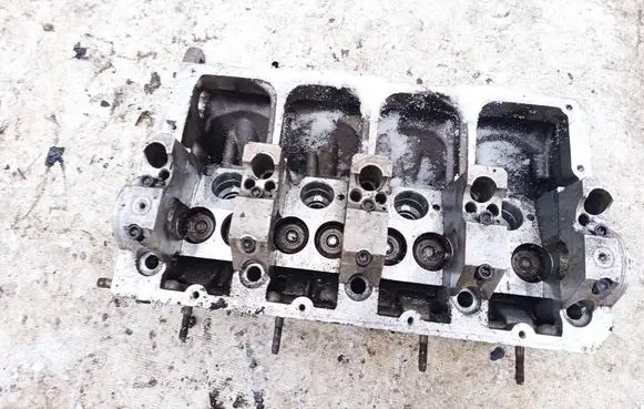 Volkswagen PASSAT B5.5 Engine head 038103373r