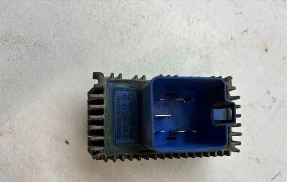 Opel Zafira B Glow plug pre-heat relay 55353011 51299014B