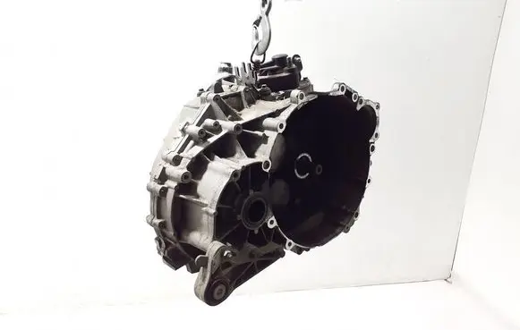Volvo C70 Manual 6 speed gearbox 8252159