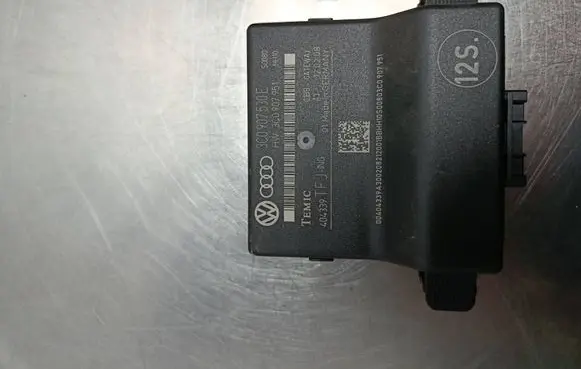 Volkswagen PASSAT B6 Gateway control module 3C0907530E 3C0907951