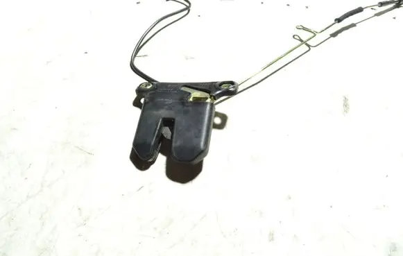 Audi A8 S8 D2 4D Tailgate/trunk/boot lock/catch/latch