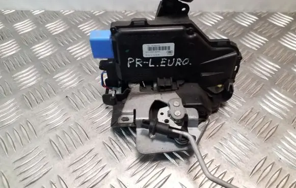 Audi A3 S3 8P Front door lock 4E1837015