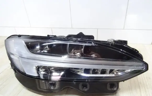 Volvo S90, V90 Headlight/headlamp 32228677