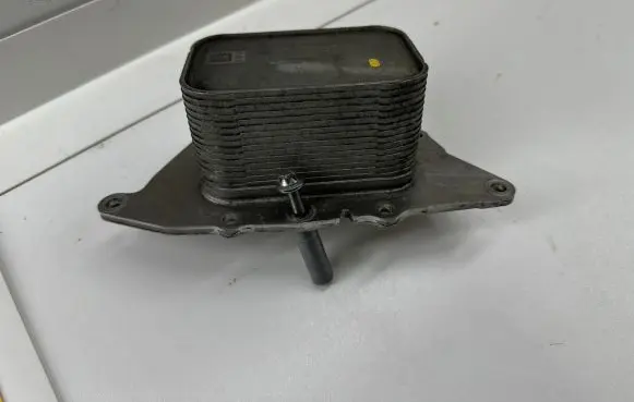 Mini One - Cooper F56 F55 Engine oil radiator 8585236 21A040914 72353179