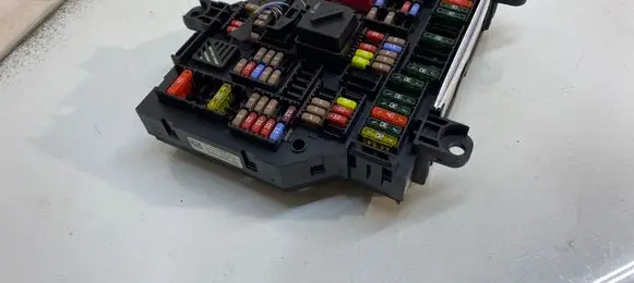 BMW 5 F10 F11 Fuse module 1670498