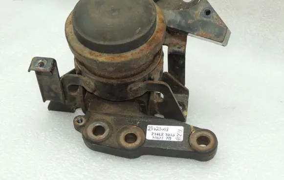 Suzuki SX4 S-Cross Engine mounting bracket 1161062M00