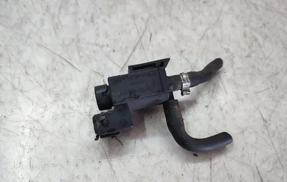Jaguar XF X260 Turbo solenoid valve 70435600
