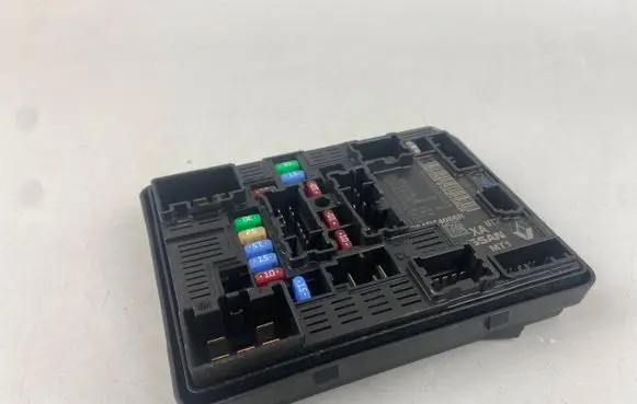Renault Arkana Fuse module 284B64086R