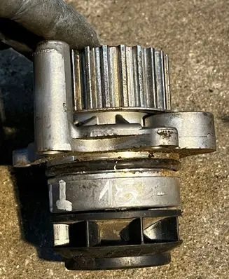 Skoda Octavia Mk2 (1Z) Water pump 06A121031C