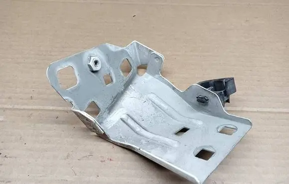 Maserati Levante Fender mounting bracket