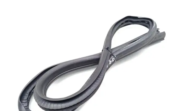 BMW Z4 E89 Rubber seal front door (on door) 7046101 7046102