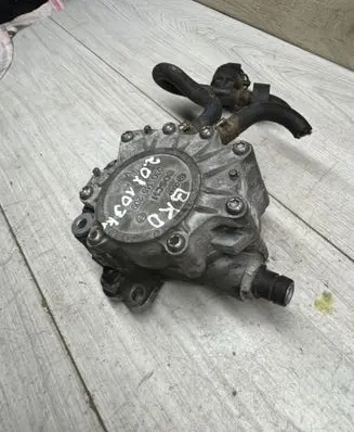 Volkswagen Golf V Vacuum pump 03G145209