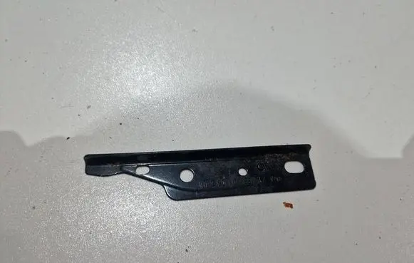 Mercedes-Benz E W212 Front bumper mounting bracket A2128810106