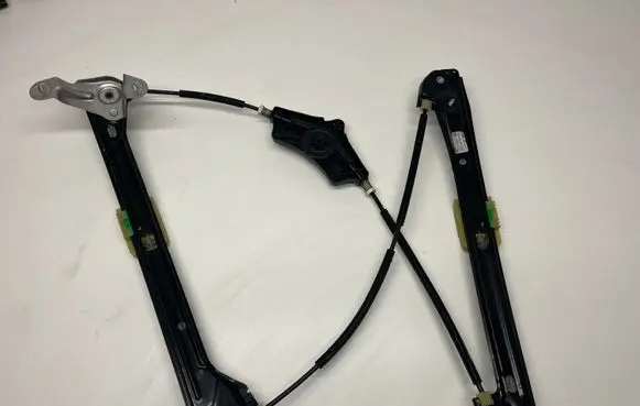 Volkswagen Golf VII Front window lifting mechanism without motor 5G4837461H C03532105