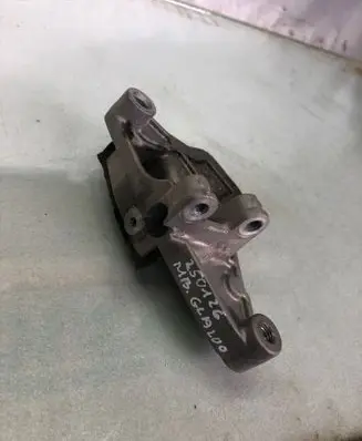 Mercedes-Benz GLA H247 Engine mounting bracket A2822036300